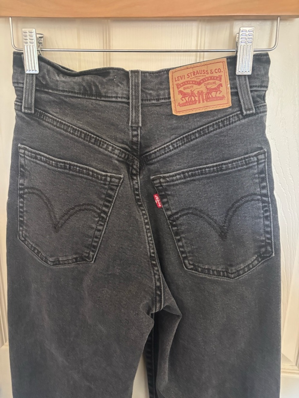 Levi’s Ribcage Straight Jeans – Size 25 – Dark Grey 90s minimalism - Picture 5 of 6